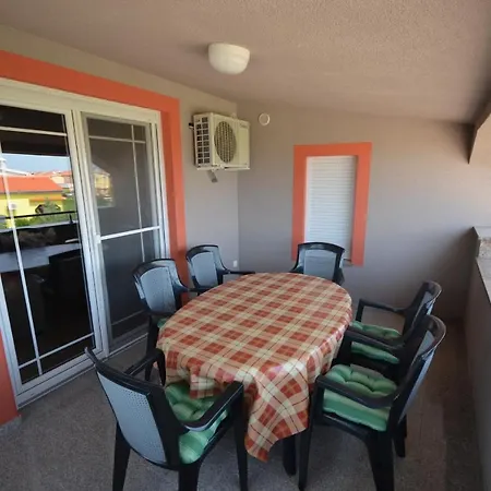 Apartman With Parking Space - 18562 *
